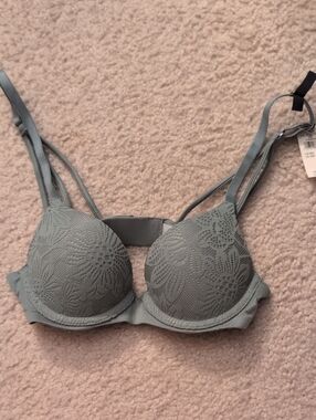 NWT: 30A Aerie Demi Lightly Padded Lace Bra in Sage Green